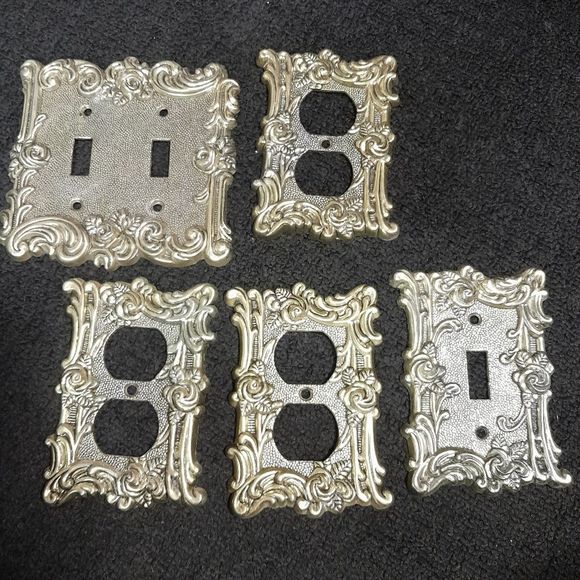 AmerTac Accents Vintageamertac 5 Piece Brass Lightswitch And Plug